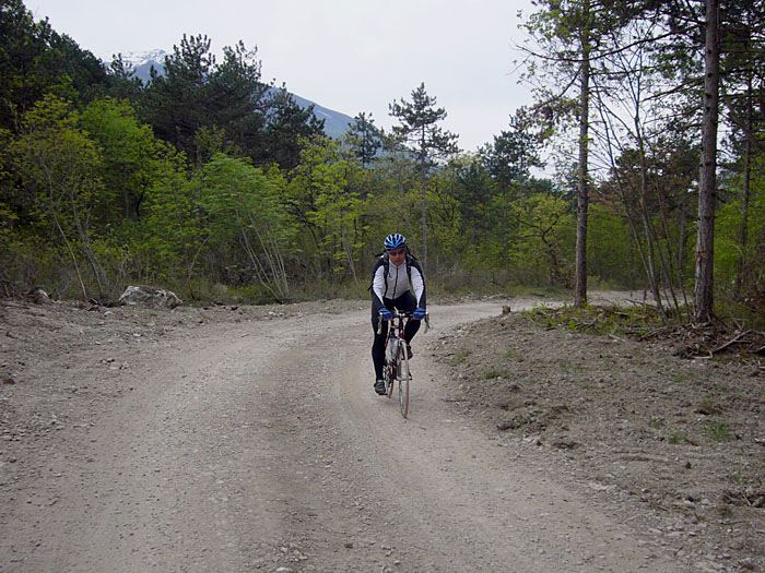 ... ein Schotterweg :-(