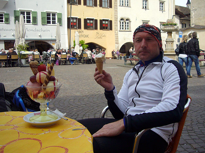 wartet die Eisdiele Innerhofer auf uns ;-)