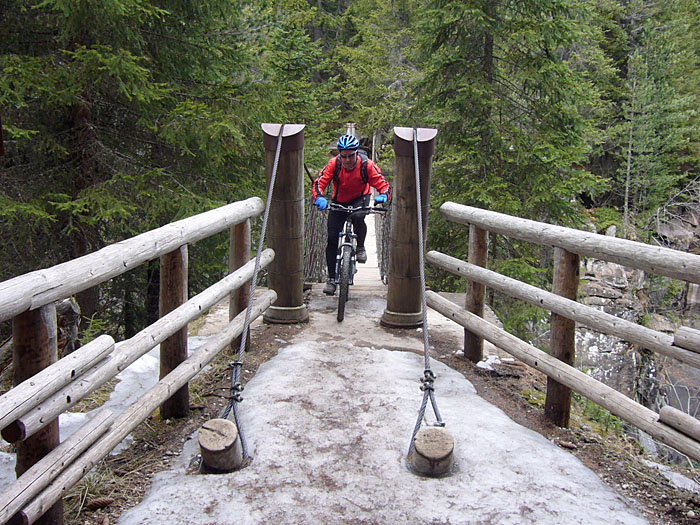 Reini will nur schnell runter von dem Wackelteil ;-)
