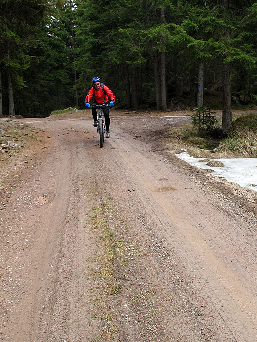 Auf ungeteerten Wegen rollen wir weiter