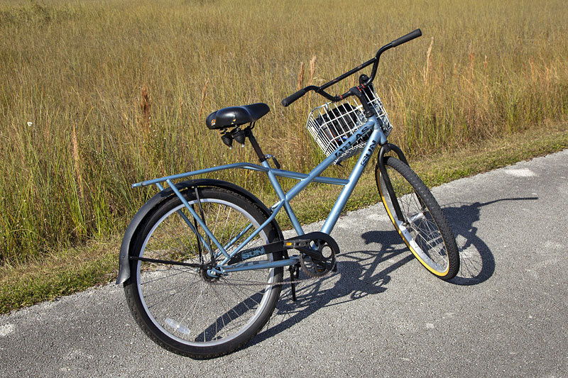 Das ist eines unserer gemieteten Fahrr&auml;der. Alles war krumm und schief, die einzige Bremse war der R&uuml;cktritt