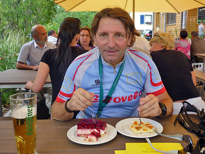 Gleich 2 St&uuml;cke Kuchen? ;-)