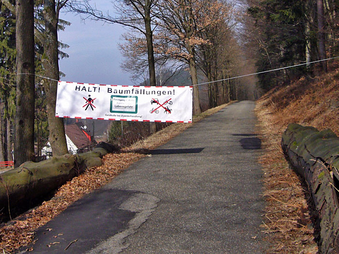 Weg (bei Strafe!) gesperrt, also einen kleinen Umweg einbauen