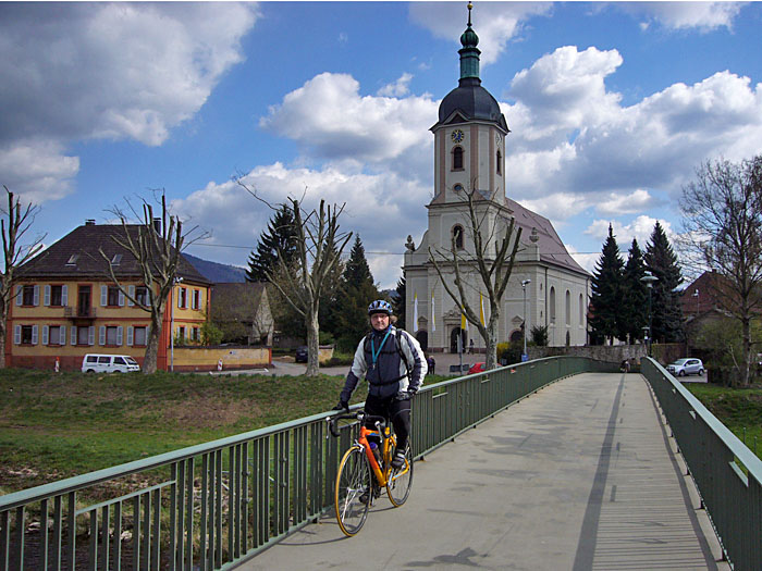 Auf der Br&uuml;cke in Bad Rotensol