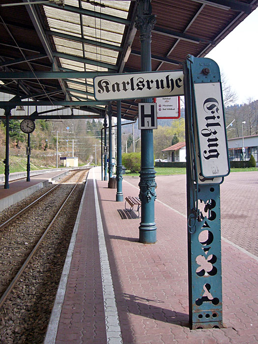 Am Bahnhof Bad Herrenalb