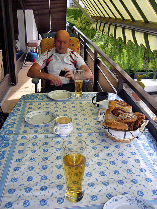 Schon der zweite Kaffee auf der Tour ;-)