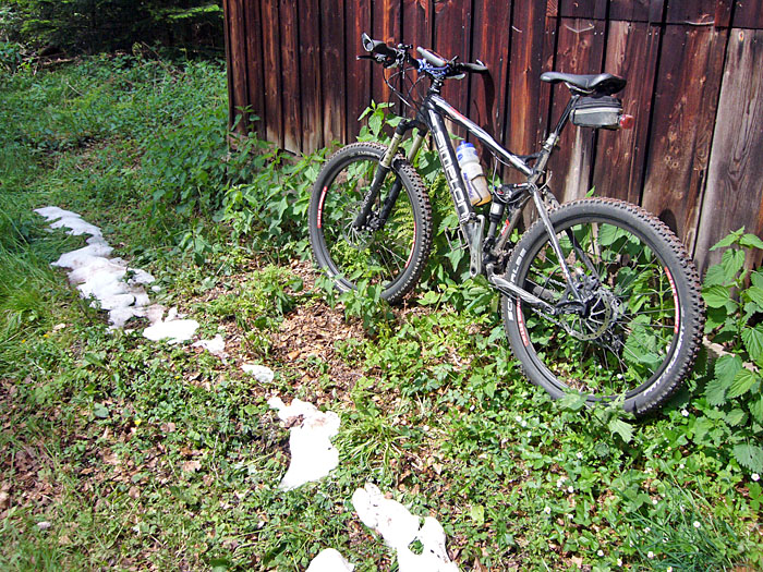 ... trotzdem finden wir noch Schneereste vom letzten Dienstag