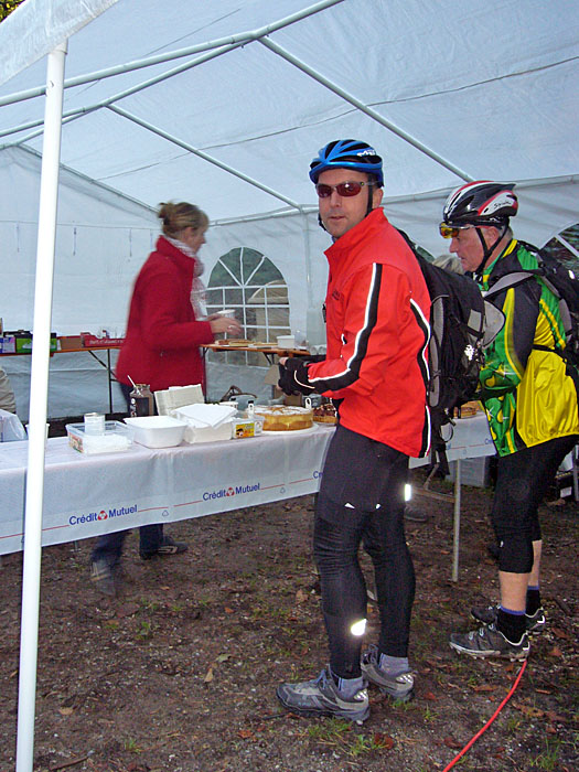 An der Anmeldung: Reini braucht noch Fr&uuml;hst&uuml;ck ;-)