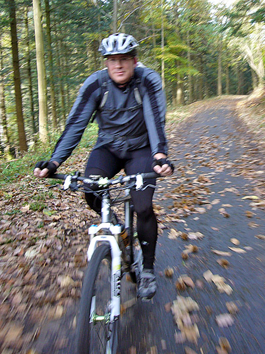 Na ja, die Beinlinge hatt er dann doch noch angezogen ;-)