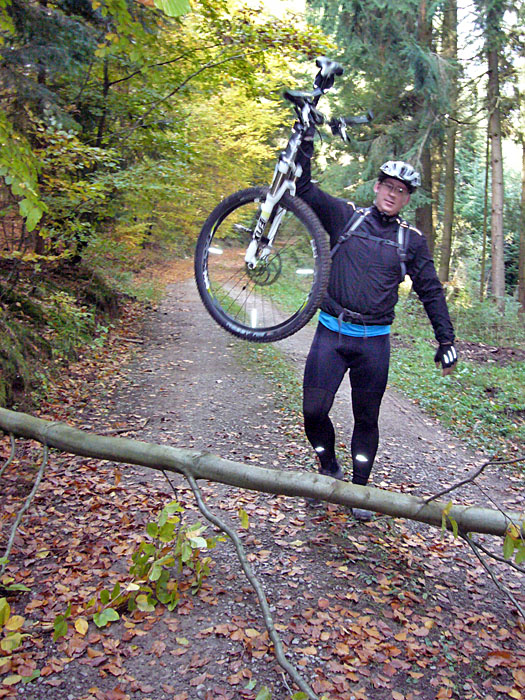 ... andere tragen ihr Bike ;-)