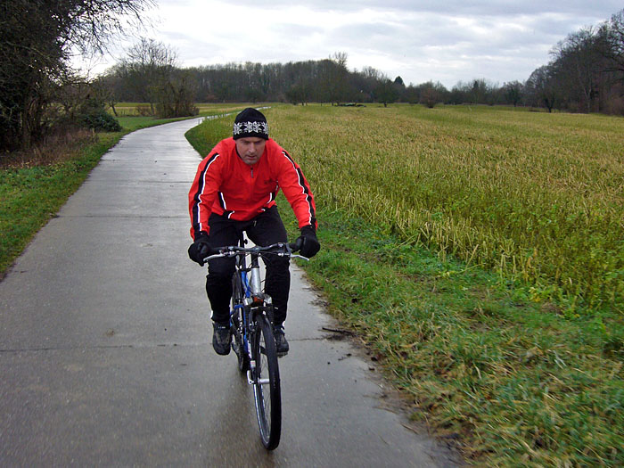 Reini auf regennassen Wegen