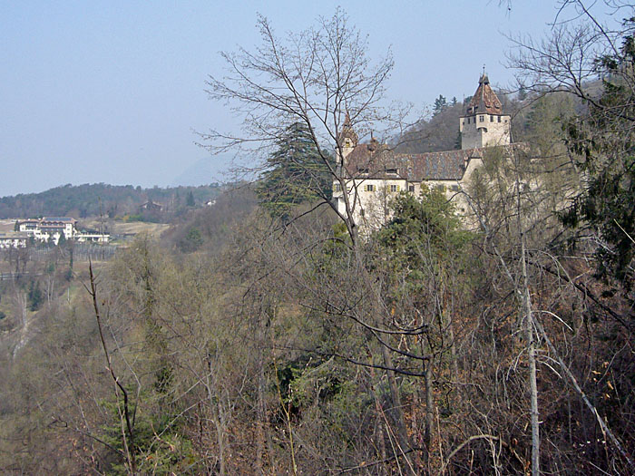 Jetzt sind wir auf H&ouml;he der Burg ...