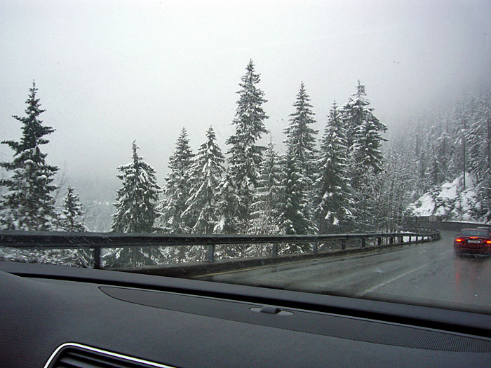 Auf dem Fernpass lässt das Schneetreiben nach