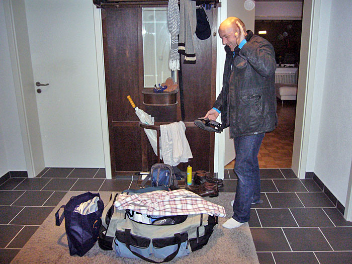 Um Viertel vor Vier hole ich Reini ab