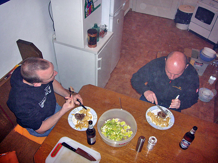 Nach dem Eis kommt die Hauptspeise ...  