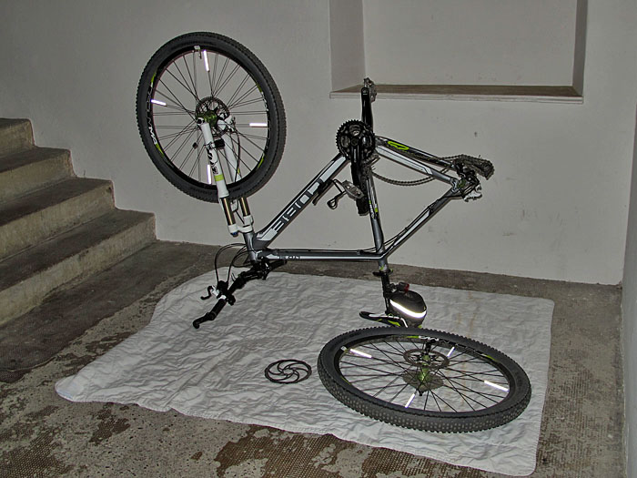 Damit Waldis Bremsen bergab durchhalten, werden gr&ouml;&szlig;ere Bremsscheiben montiert