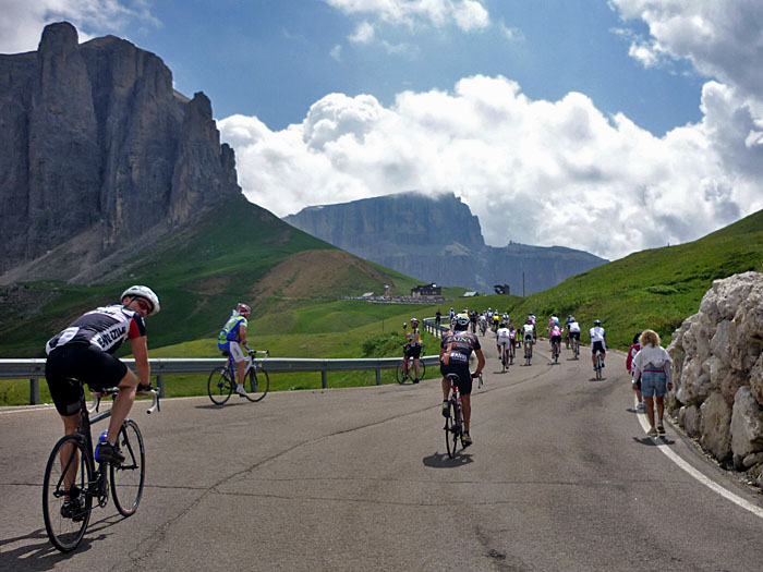Der erste Pass ist in Sicht, das Sellajoch [2244 m]