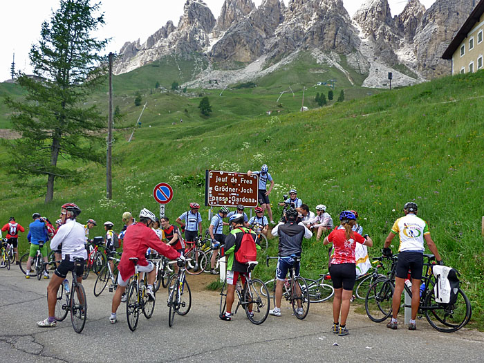Der letzte Pass ist bezwungen, das Gr&ouml;dner Joch [2.121 m]