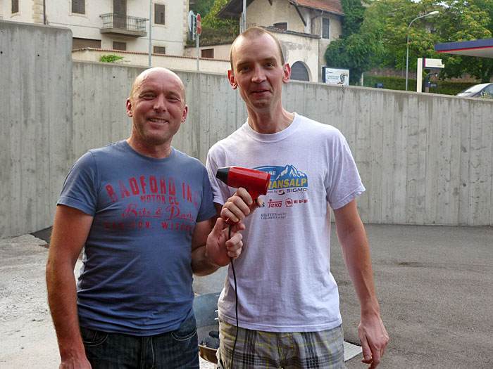 Was wollen die Beiden mit einem F&ouml;n? ;-)