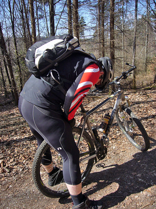 Wenn du dich nicht draufsetzt, rutscht die Sattelst&uuml;tze auch nicht runter ;-)