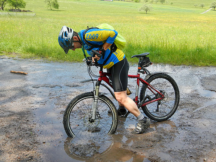 Pl&ouml;tzlich versinkt mein Vorderrad ...