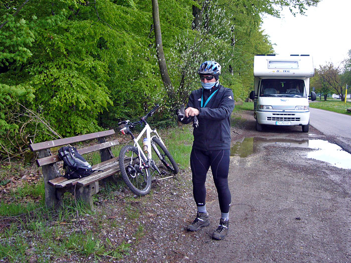Bei 700 Metern H&ouml;he wurde es wieder kalt, also warm einpacken