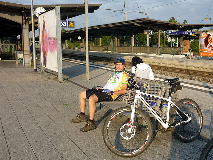 Mit der S-Bahn fahren Reini und ich nach Achern