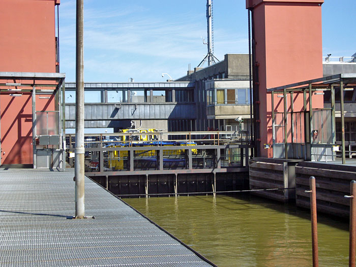 Tor zu und Abfahrt nach unten ...