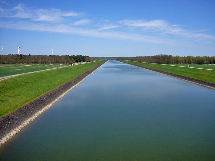 Hier wird der Kanal gequert ...