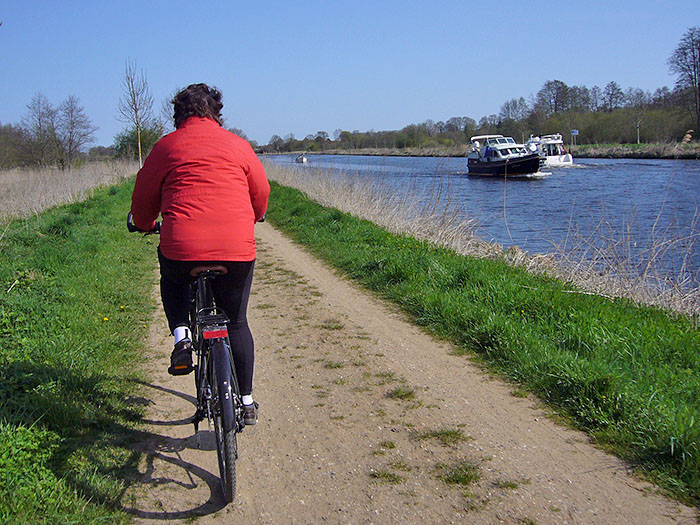 Sportboote sind in beiden Richtungen unterwegs