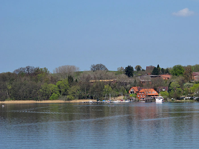 Anlegestelle am gegen&uuml;berliegenden Ufer