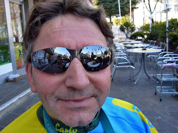 Doch vorher gibt es noch Kaffee und Kuchen und ein Bild von den Dreckspritzern im Gesicht ;-)