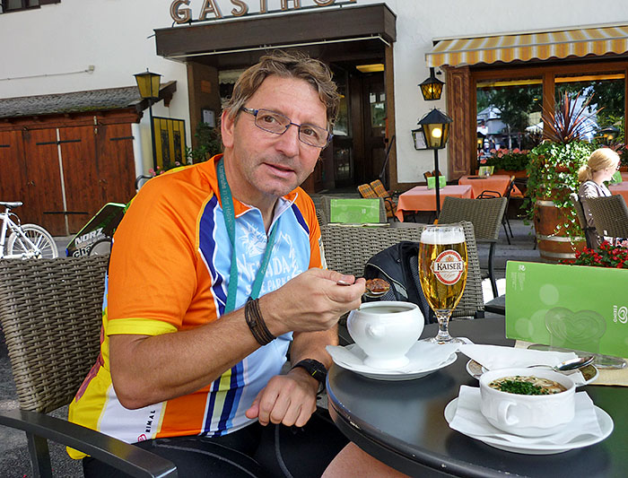 Frittaten- und Kaspressknödelsuppe, schmecken prima