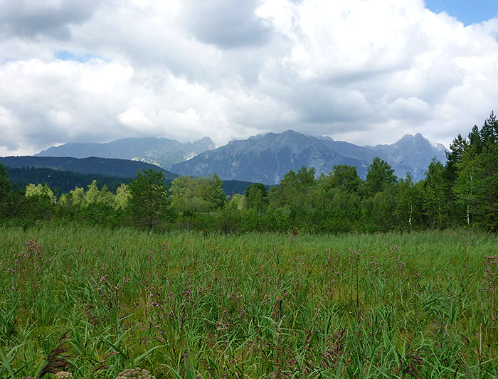 ... mit Bergpanorama am Horizont