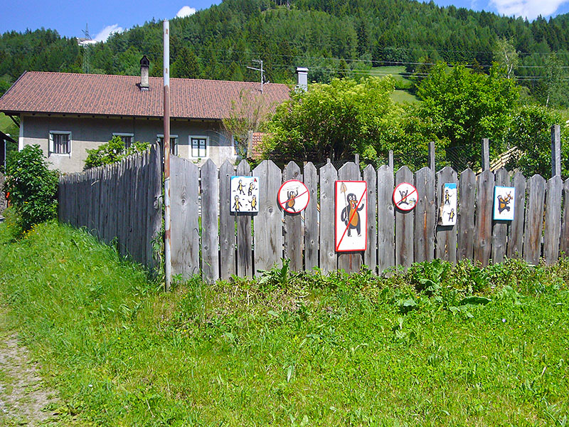 Lustige Verkehrsschilder