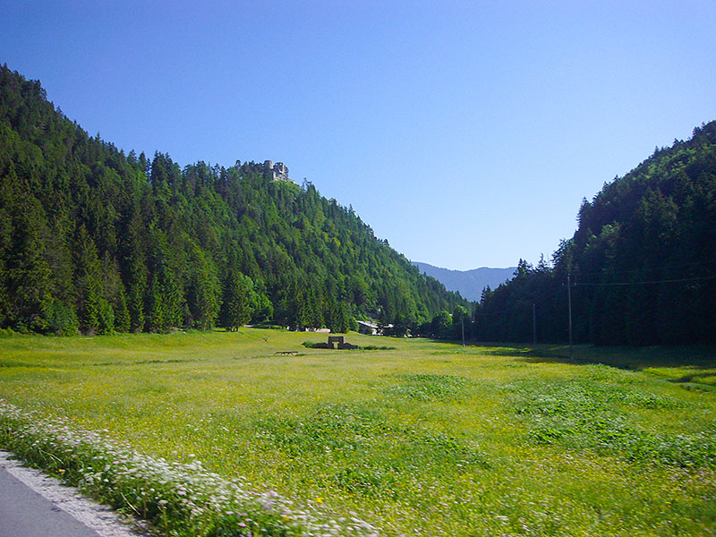 Oben Burg Ehrenberg ...