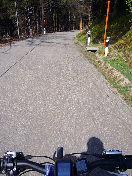 Nun geht es bergab durch die K&auml;lte, brrr