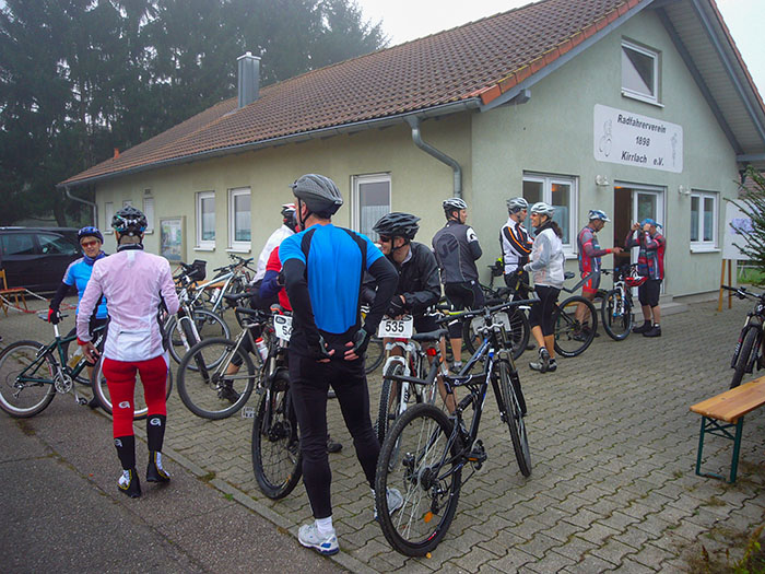 Startvorbereitungen am Sportlerheim