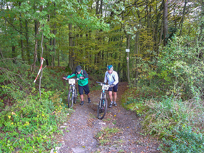 Einmal mussten wir sogar schieben, der Weg war zu schl&uuml;pfrig :-(