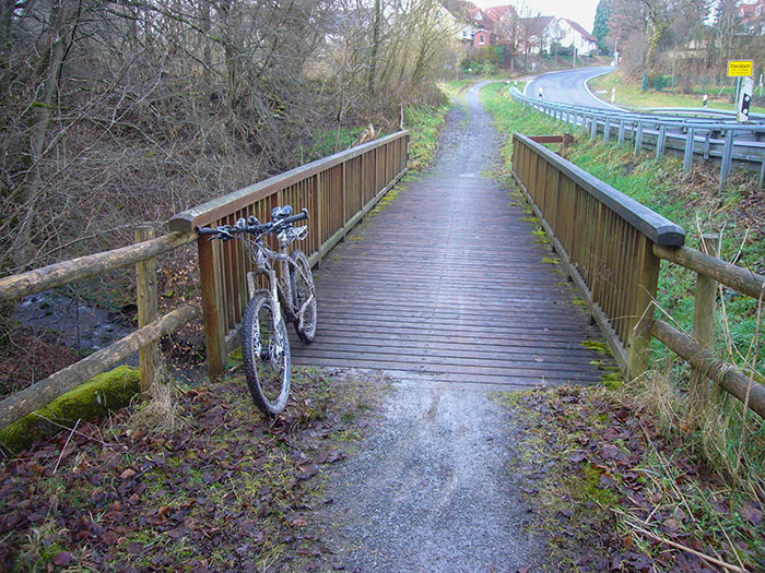 Die nasse Br&uuml;cke bei Ittersbach wurde mir zum Verh&auml;ngnis: Sturz und Schmerz :-(