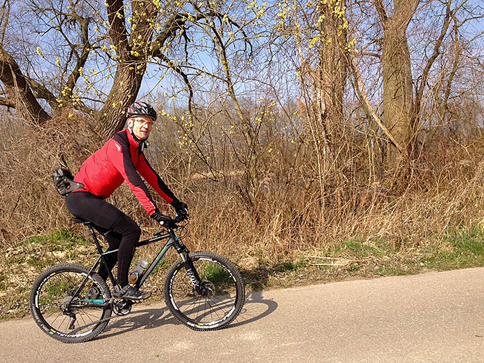 ... bl&auml;st uns ein starker Wind entgegen