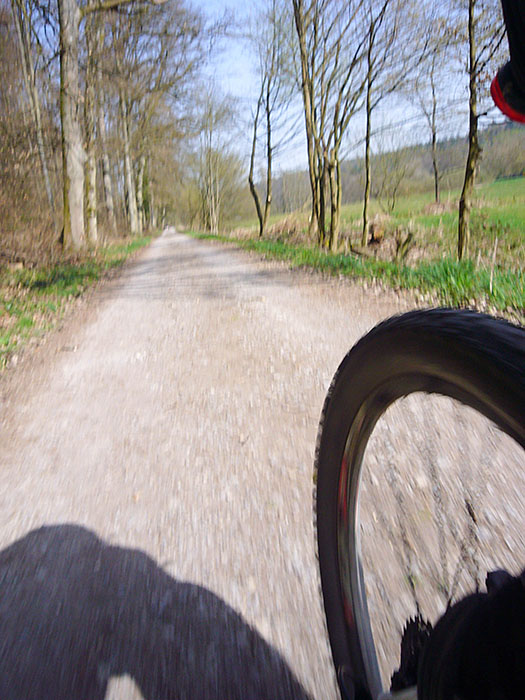 Kurz Nachhause und das Hardtail aus der Garage geholt