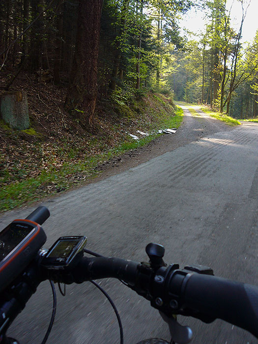 Links der Abzweig nach Rotensol hinauf