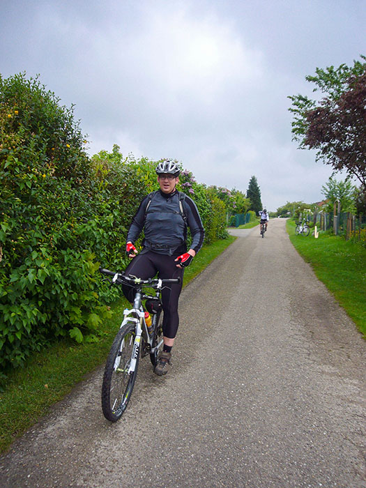 Waldi rollt (noch) entspannt dahin