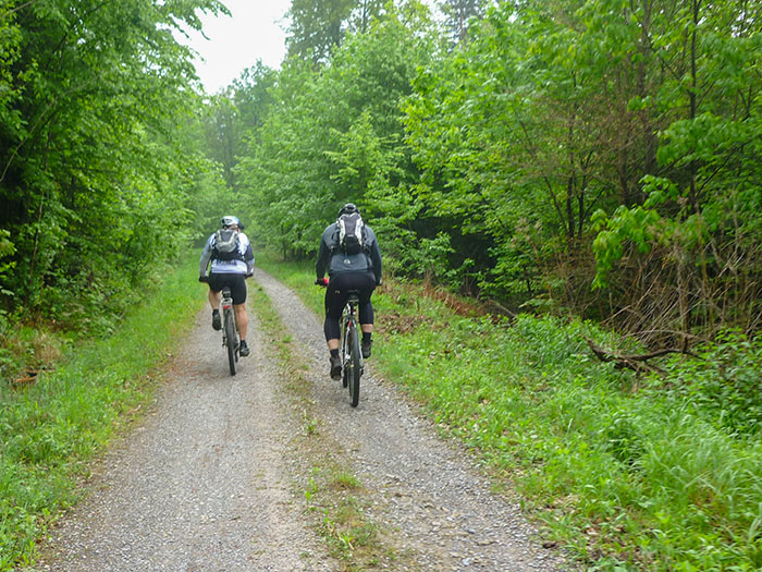 Endlich wieder Schotter unter den R&auml;dern
