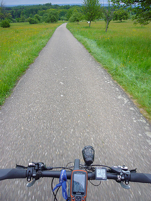 ... erreicht man den Radweg nach Sch&ouml;llbronn
