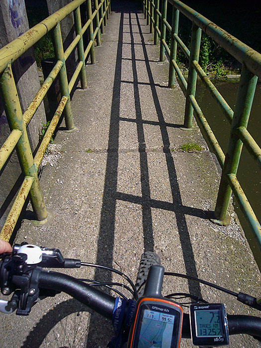 Das Gel&auml;nder ist fast schmaler als der Lenker