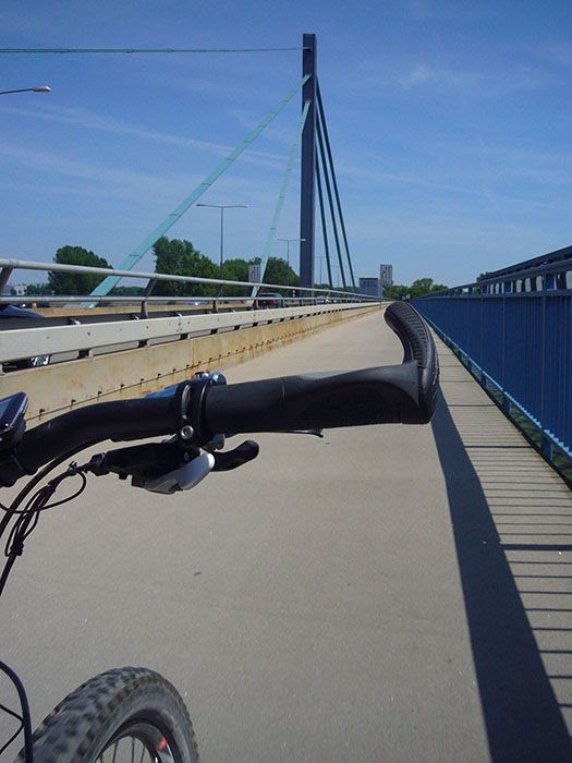 Auf der Rheinbr&uuml;cke bei Karlsruhe