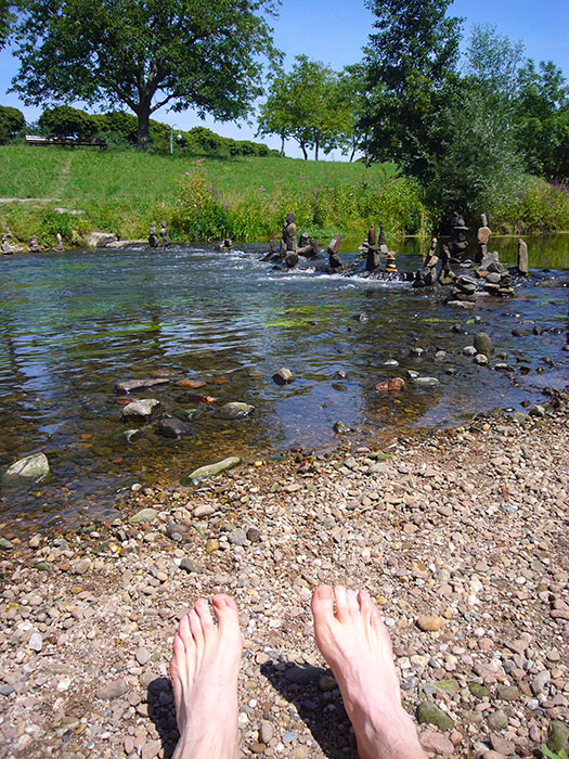 Die hei&szlig;en F&uuml;&szlig;e werden in der Alb abgek&uuml;hlt ;-)