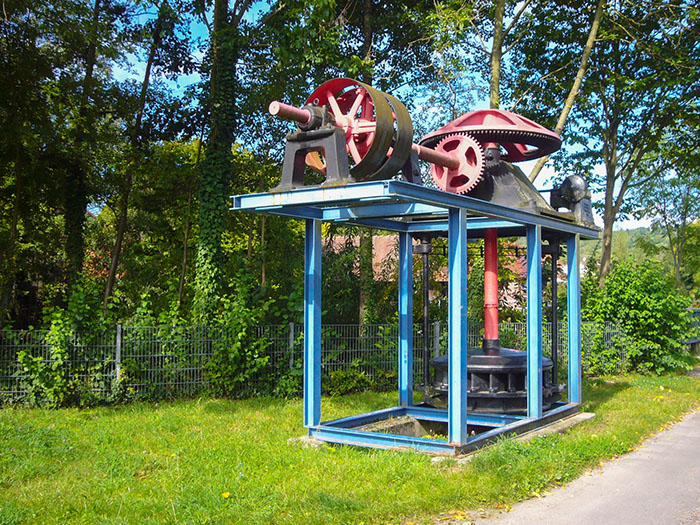 Da schl&auml;gt das Maschinenbauerherz h&ouml;her, alter Riemenantrieb ...